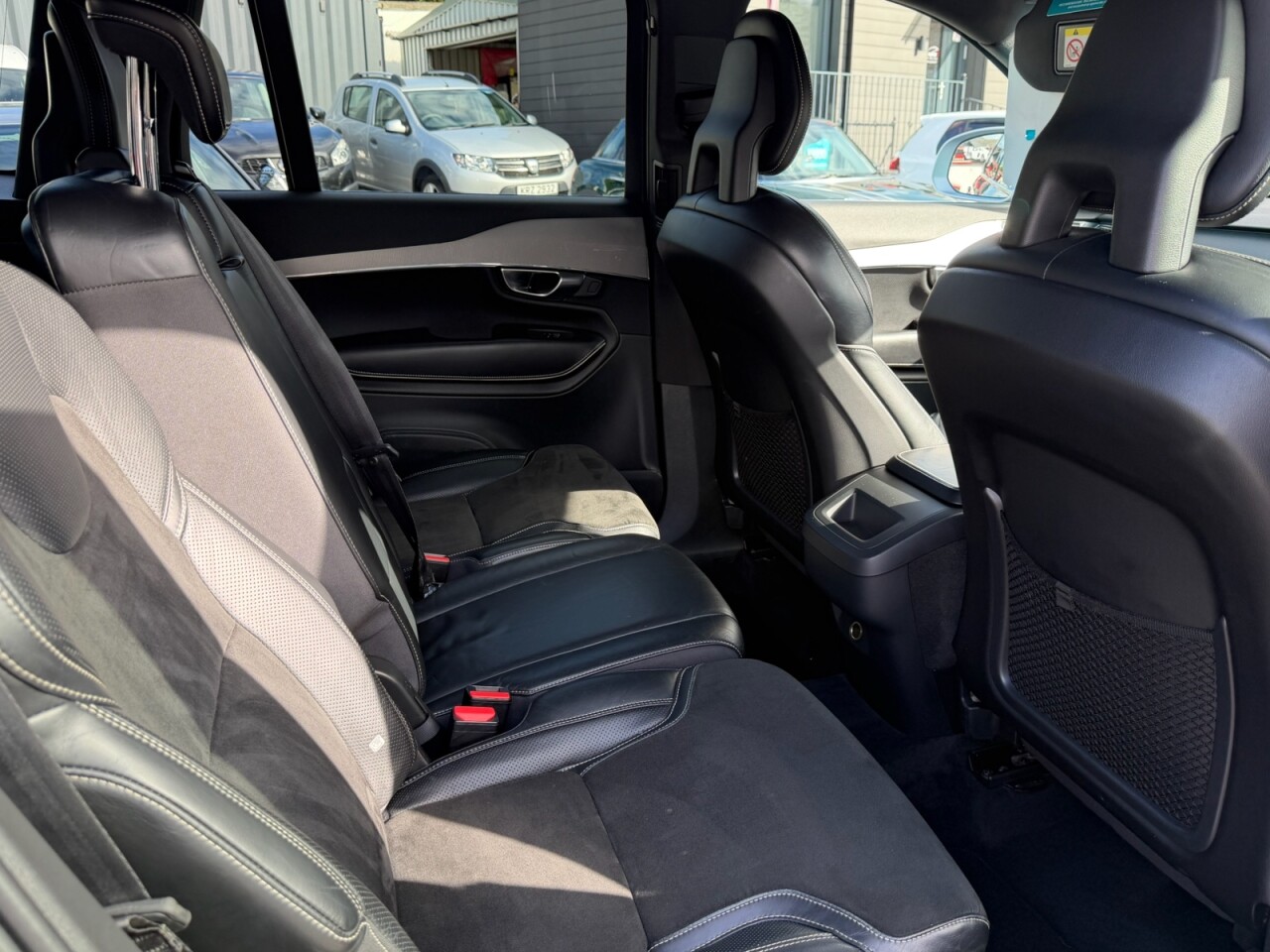 2017 VOLVO XC90 2.0 D5 PowerPulse R-Design Pro SUV 5dr Diesel Auto 4WD Euro 6 (s/s) (235 ps - vehicle photo 17 for sale on PureCar