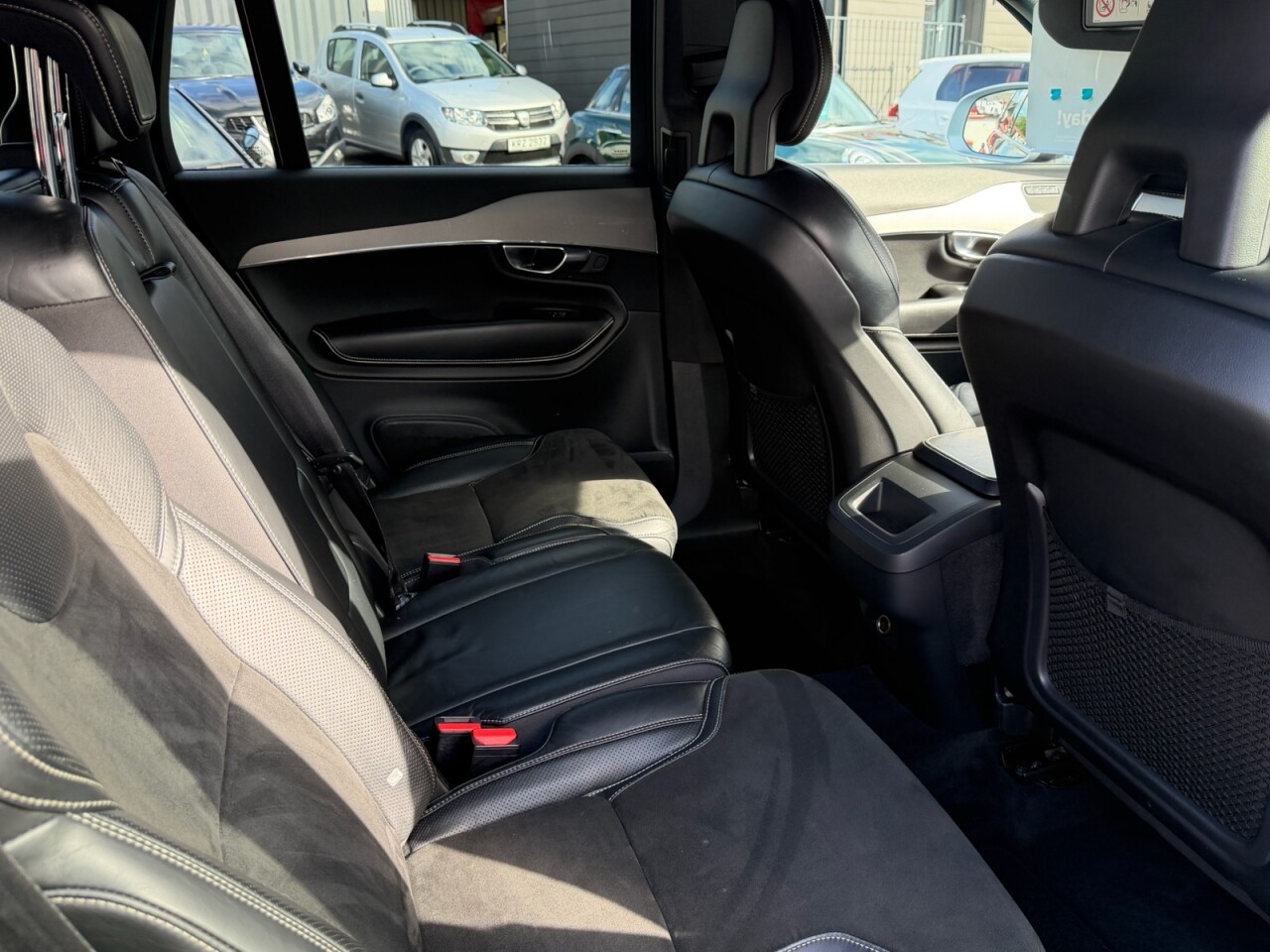 2017 VOLVO XC90 2.0 D5 PowerPulse R-Design Pro SUV 5dr Diesel Auto 4WD Euro 6 (s/s) (235 ps - vehicle photo 19 for sale on PureCar