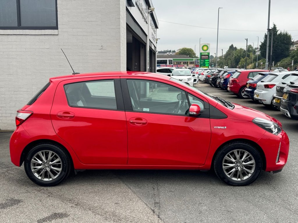 2018 Toyota Yaris — image 2