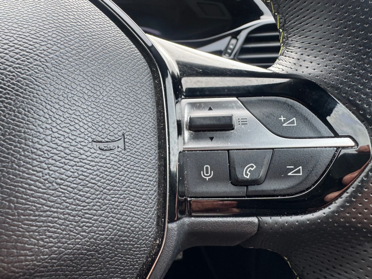 2024 PEUGEOT 1.2 PureTech GT Fastback 5dr Petrol EAT Euro 6 (s/s) (130 ps) - vehicle photo 13 for sale on PureCar