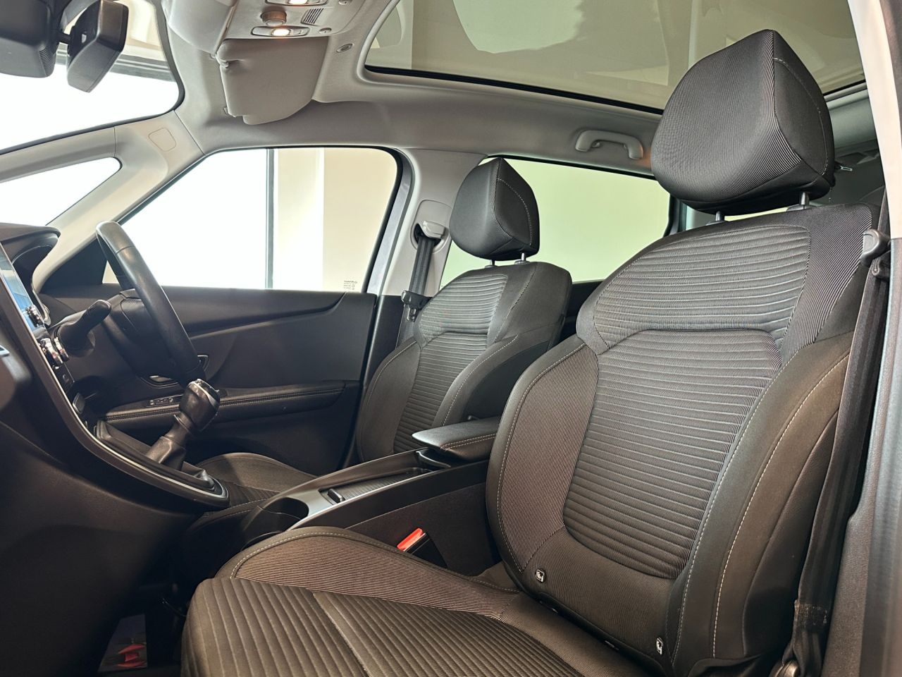 2019 RENAULT GRAND SCENIC 1.3 TCe Iconic MPV 5dr Petrol Manual Euro 6 (s/s) (140 ps) - vehicle photo 18 for sale on PureCar