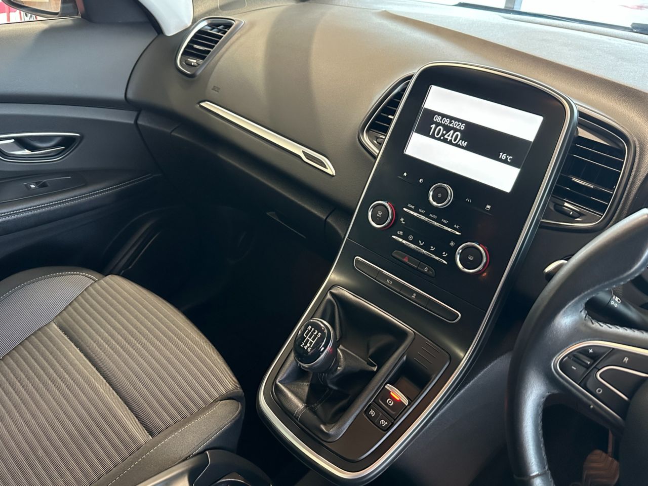 2019 RENAULT GRAND SCENIC 1.3 TCe Iconic MPV 5dr Petrol Manual Euro 6 (s/s) (140 ps) - vehicle photo 24 for sale on PureCar