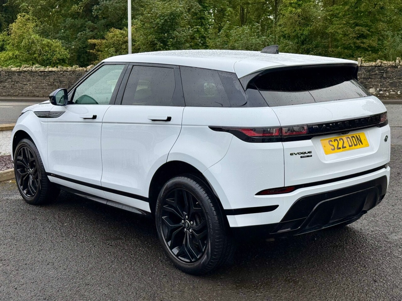 2019 LAND ROVER RANGE ROVER EVOQUE 2.0 D150 R-Dynamic S SUV 5dr Diesel Auto 4WD Euro 6 (s/s) (150 ps) - vehicle photo 4 for sale on PureCar