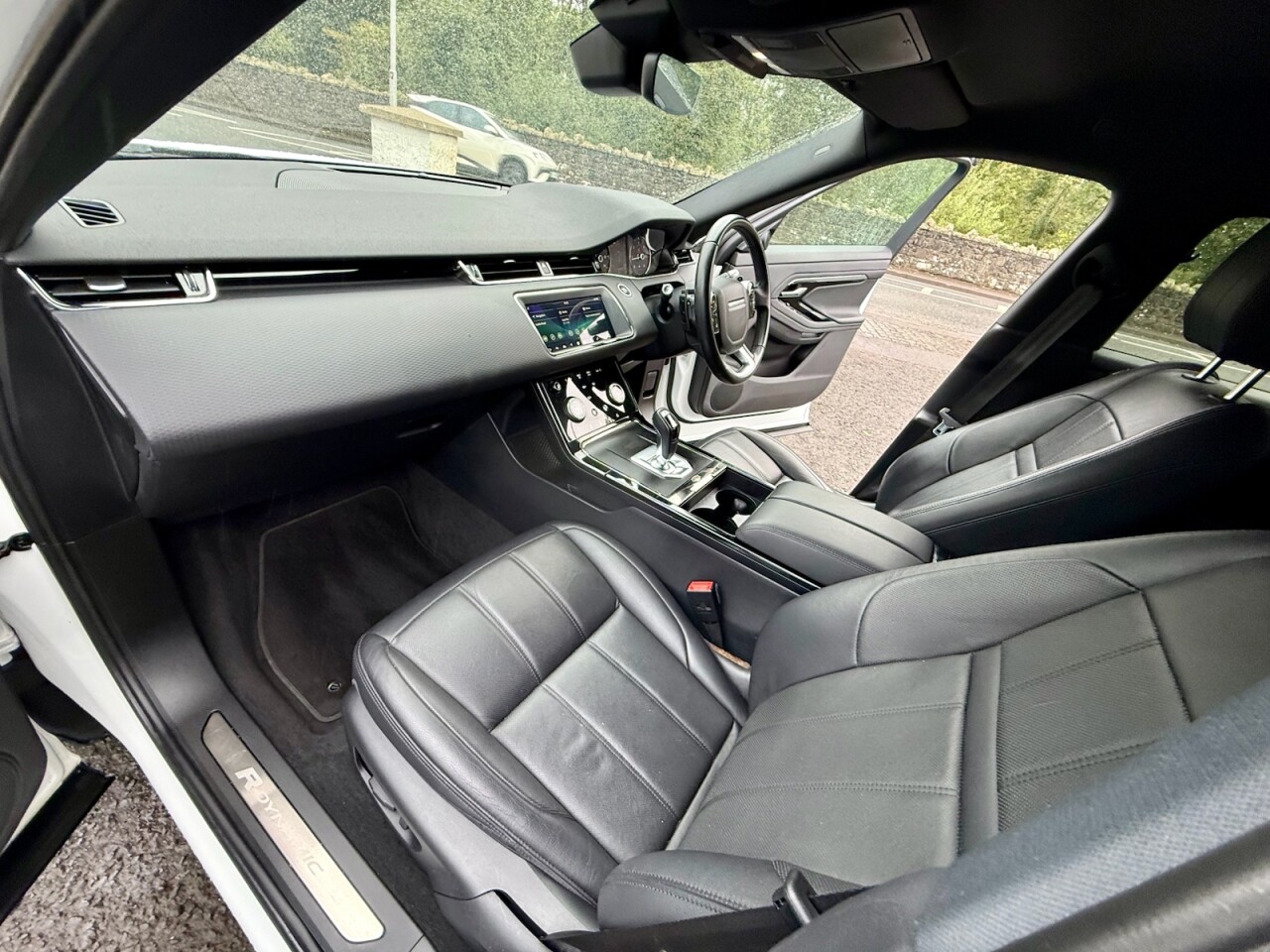 2019 LAND ROVER RANGE ROVER EVOQUE 2.0 D150 R-Dynamic S SUV 5dr Diesel Auto 4WD Euro 6 (s/s) (150 ps) - vehicle photo 9 for sale on PureCar