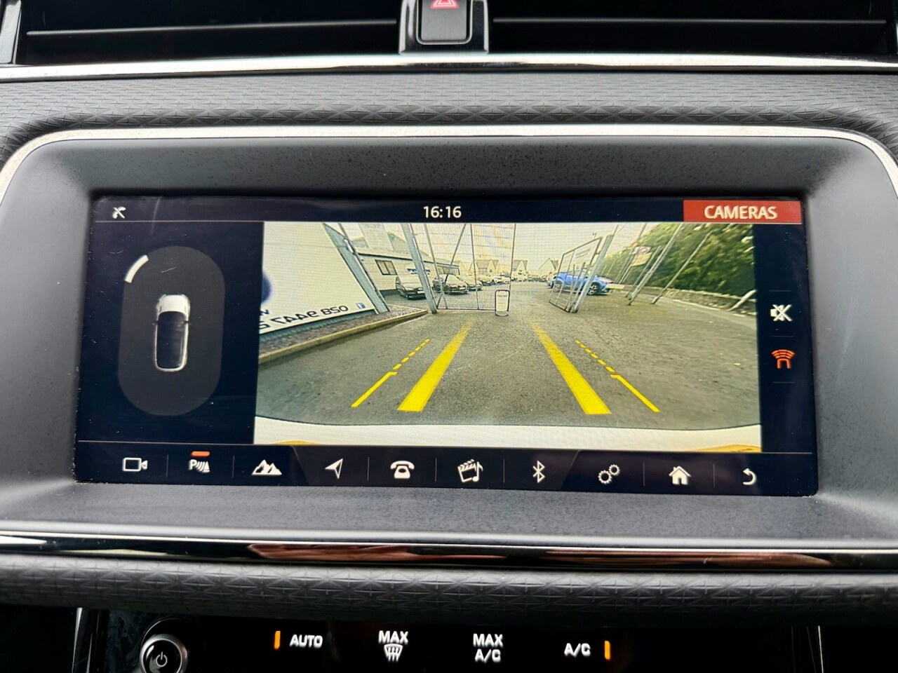 2019 LAND ROVER RANGE ROVER EVOQUE 2.0 D150 R-Dynamic S SUV 5dr Diesel Auto 4WD Euro 6 (s/s) (150 ps) - vehicle photo 16 for sale on PureCar