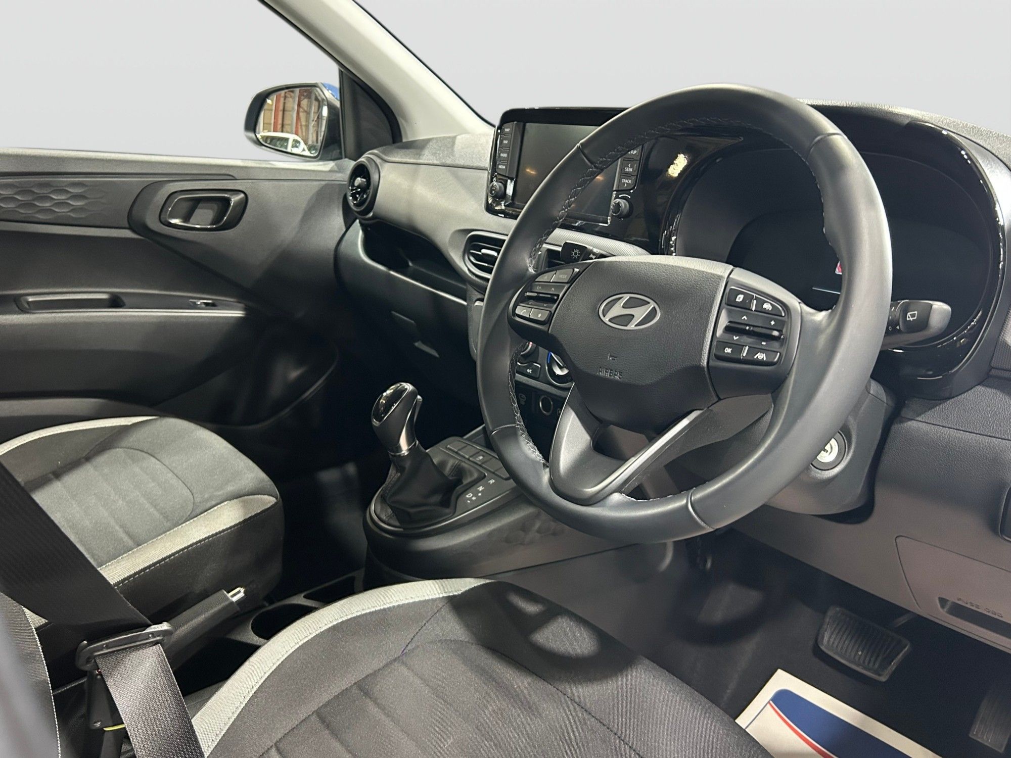 2025 Hyundai i10 — image 3