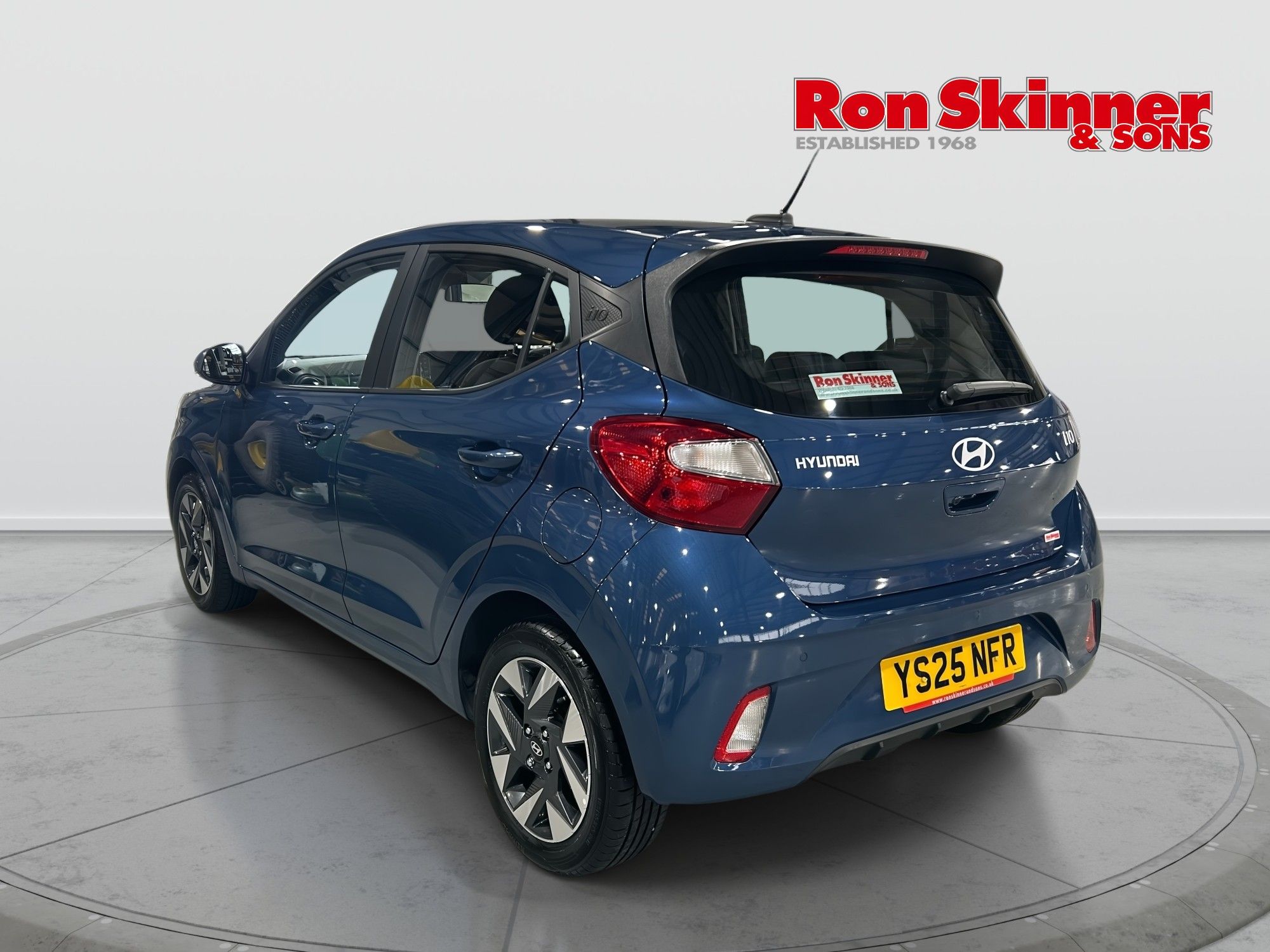 2025 Hyundai i10 — image 2