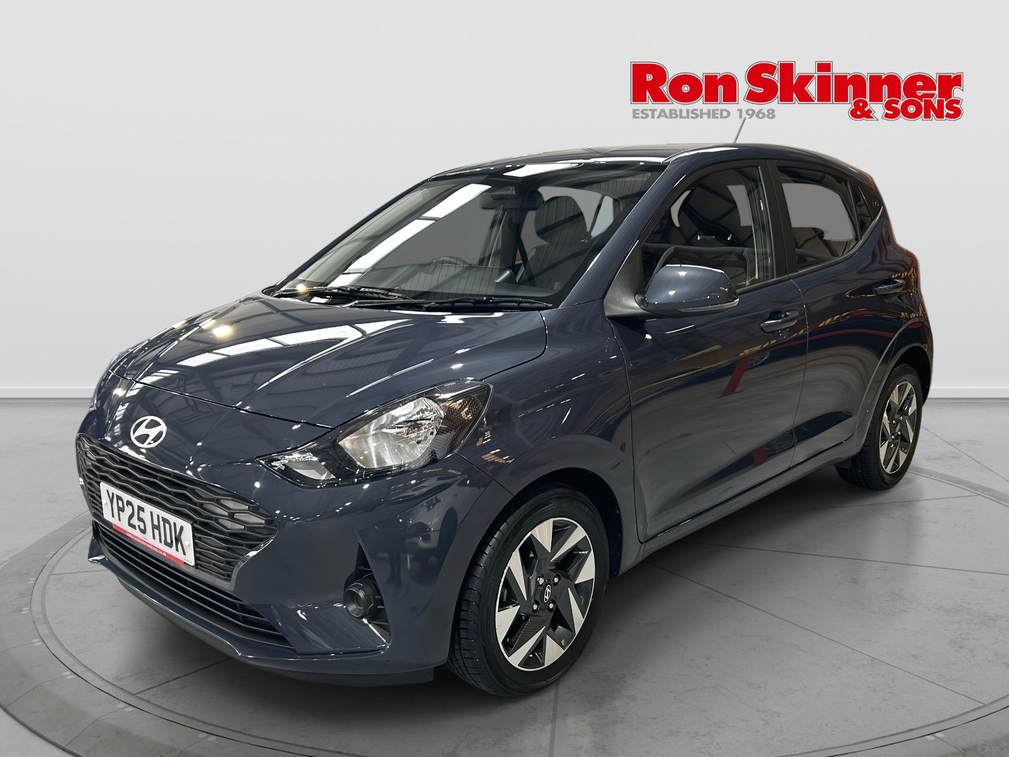 2025 Hyundai i10 — image 2