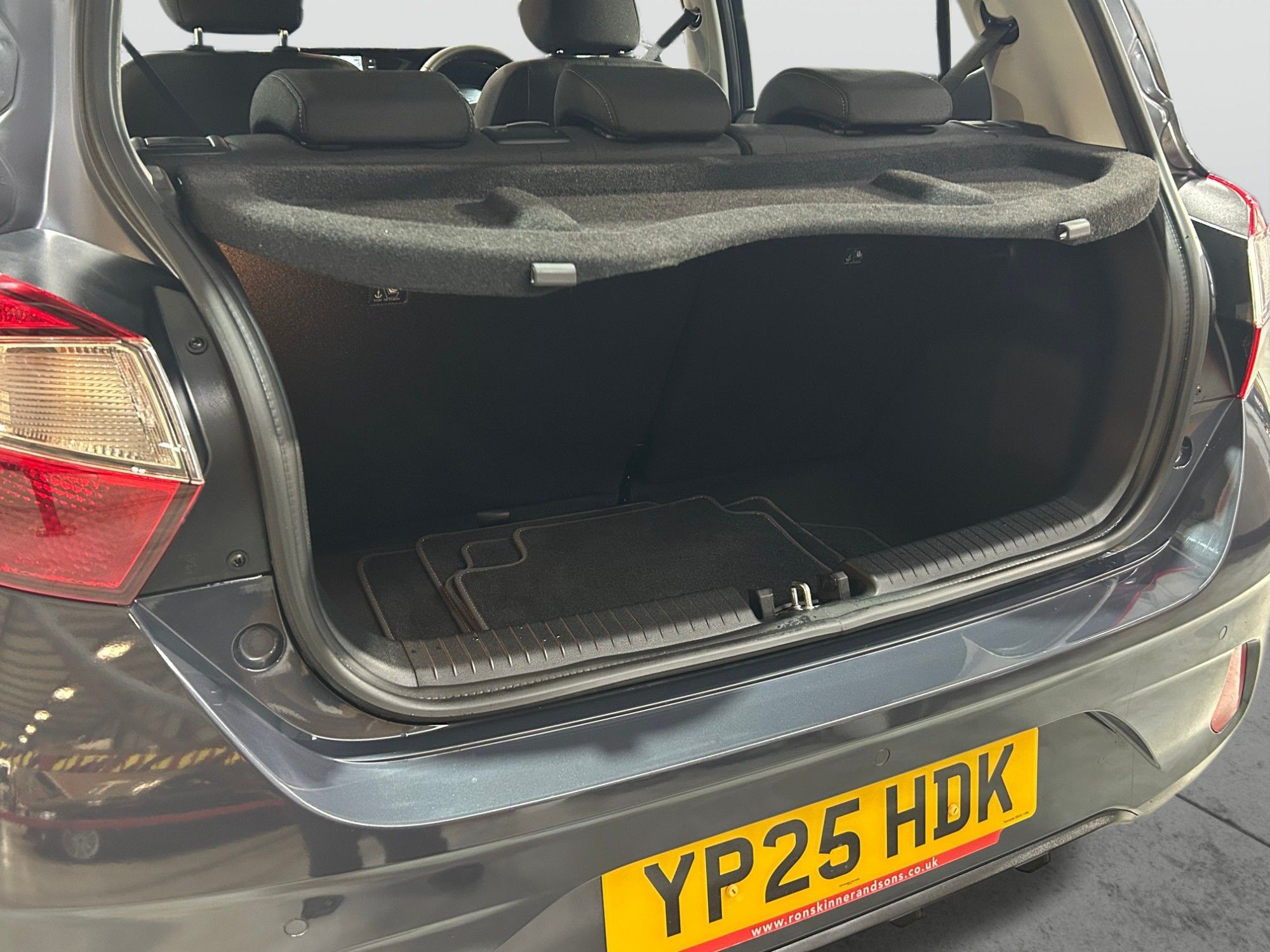 2025 Hyundai i10 — image 6