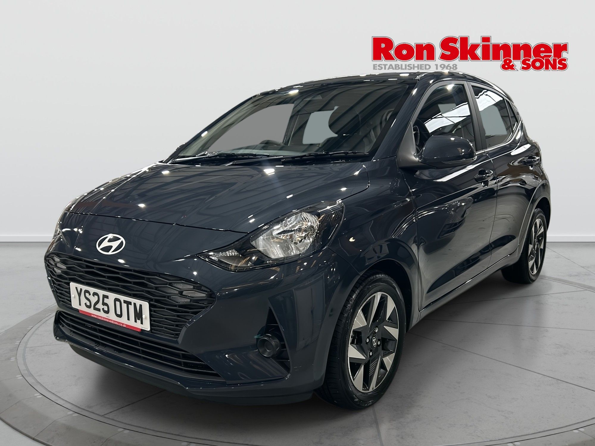 2025 Hyundai i10 — image 2