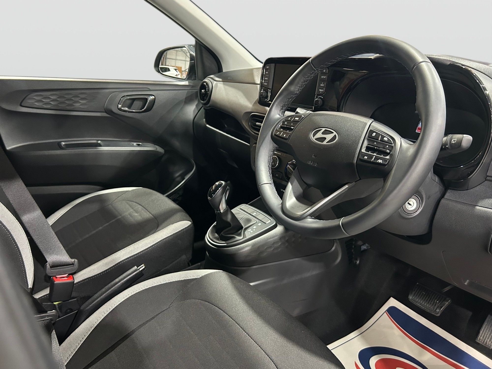 2025 Hyundai i10 — image 4