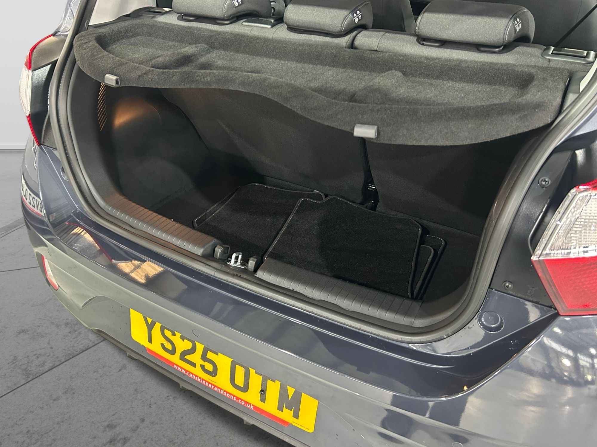 2025 Hyundai i10 — image 6