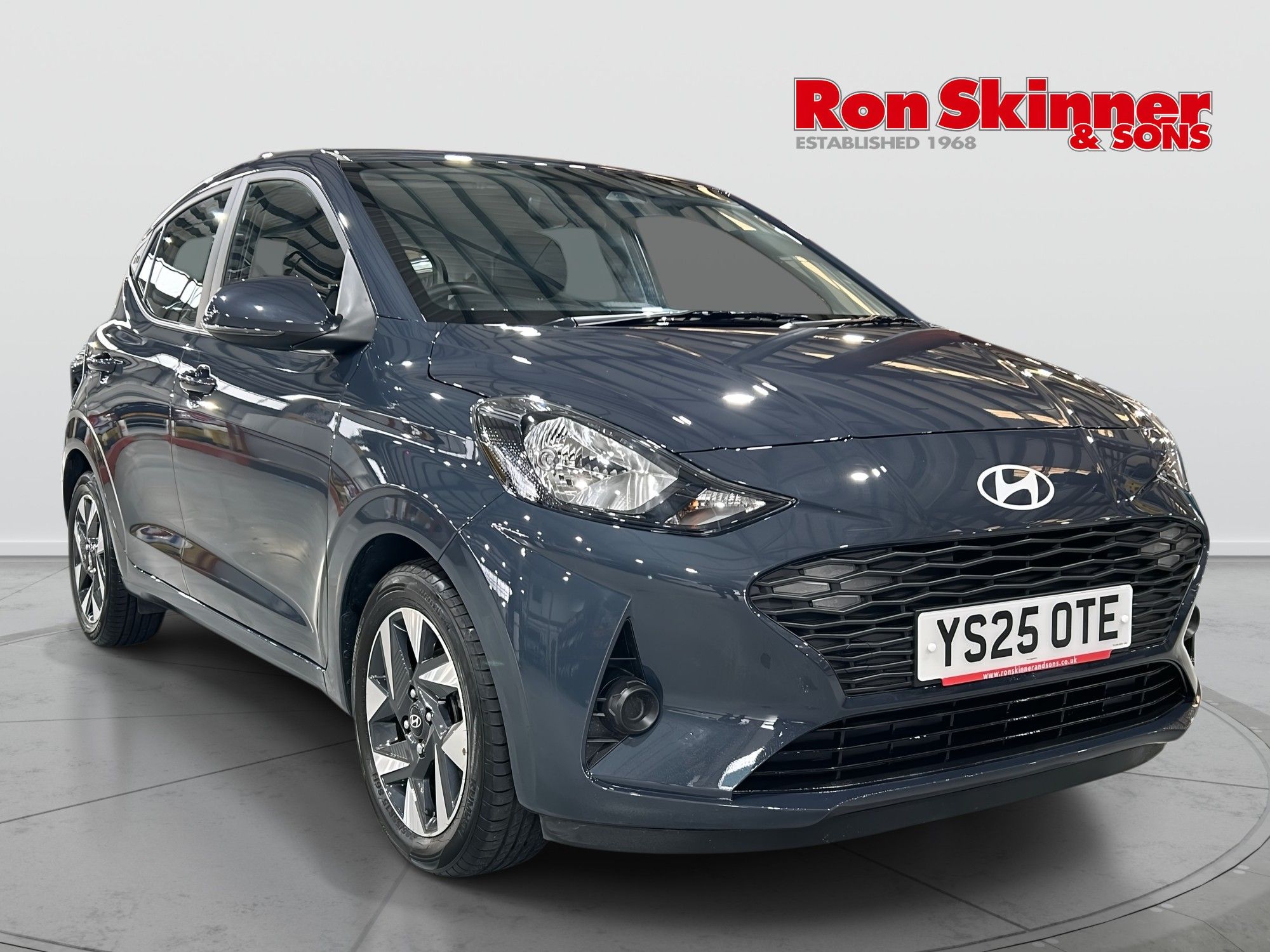2025 Hyundai i10 — image 1