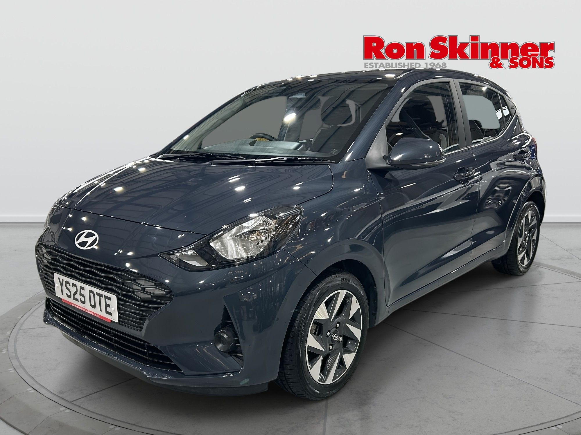 2025 Hyundai i10 — image 2