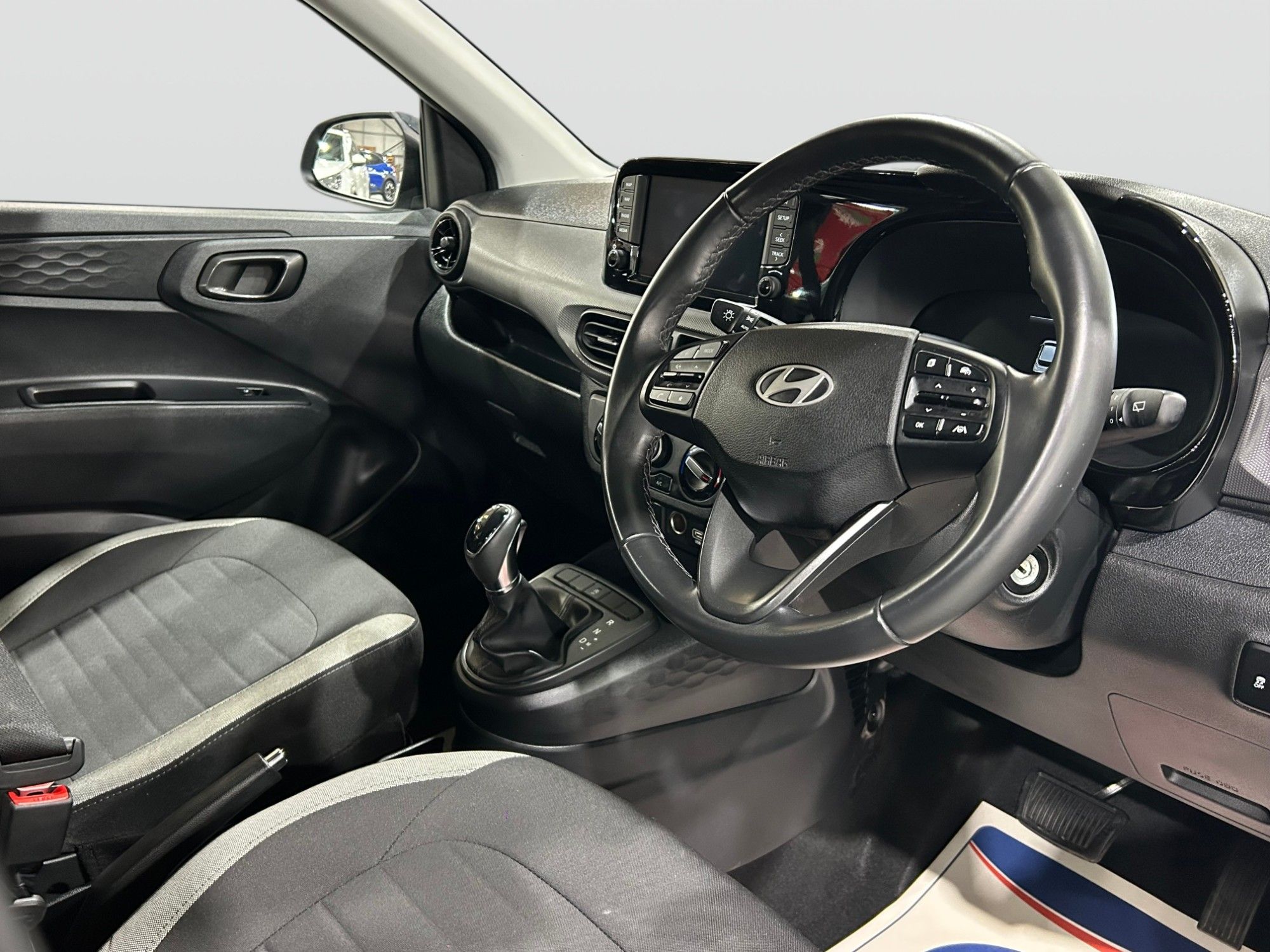 2025 Hyundai i10 — image 4