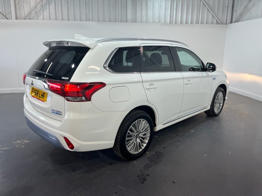 2018 Mitsubishi Outlander — image 4