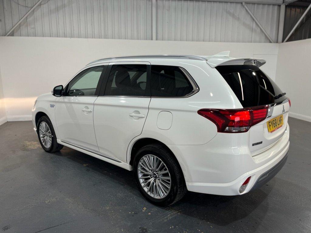 2018 Mitsubishi Outlander — image 6