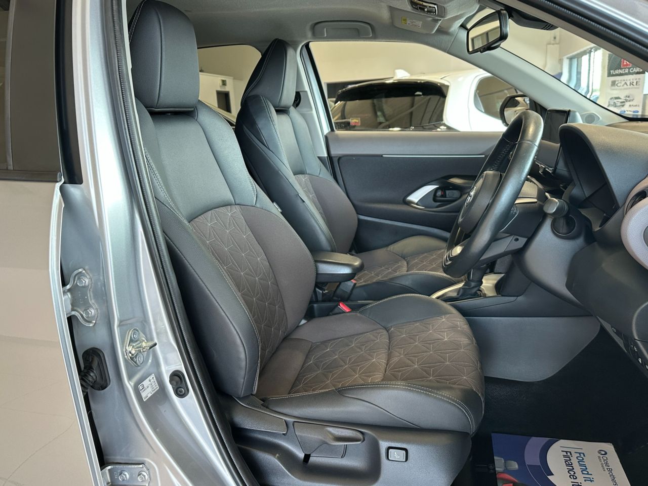 2023 TOYOTA YARIS CROSS 1.5 VVT-h Excel SUV 5dr Petrol Hybrid E-CVT Euro 6 (s/s) (116 ps) - vehicle photo 14 for sale on PureCar