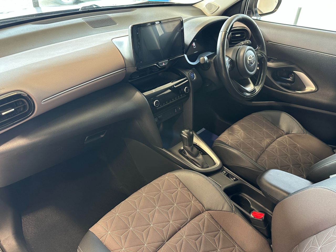 2023 TOYOTA YARIS CROSS 1.5 VVT-h Excel SUV 5dr Petrol Hybrid E-CVT Euro 6 (s/s) (116 ps) - vehicle photo 16 for sale on PureCar