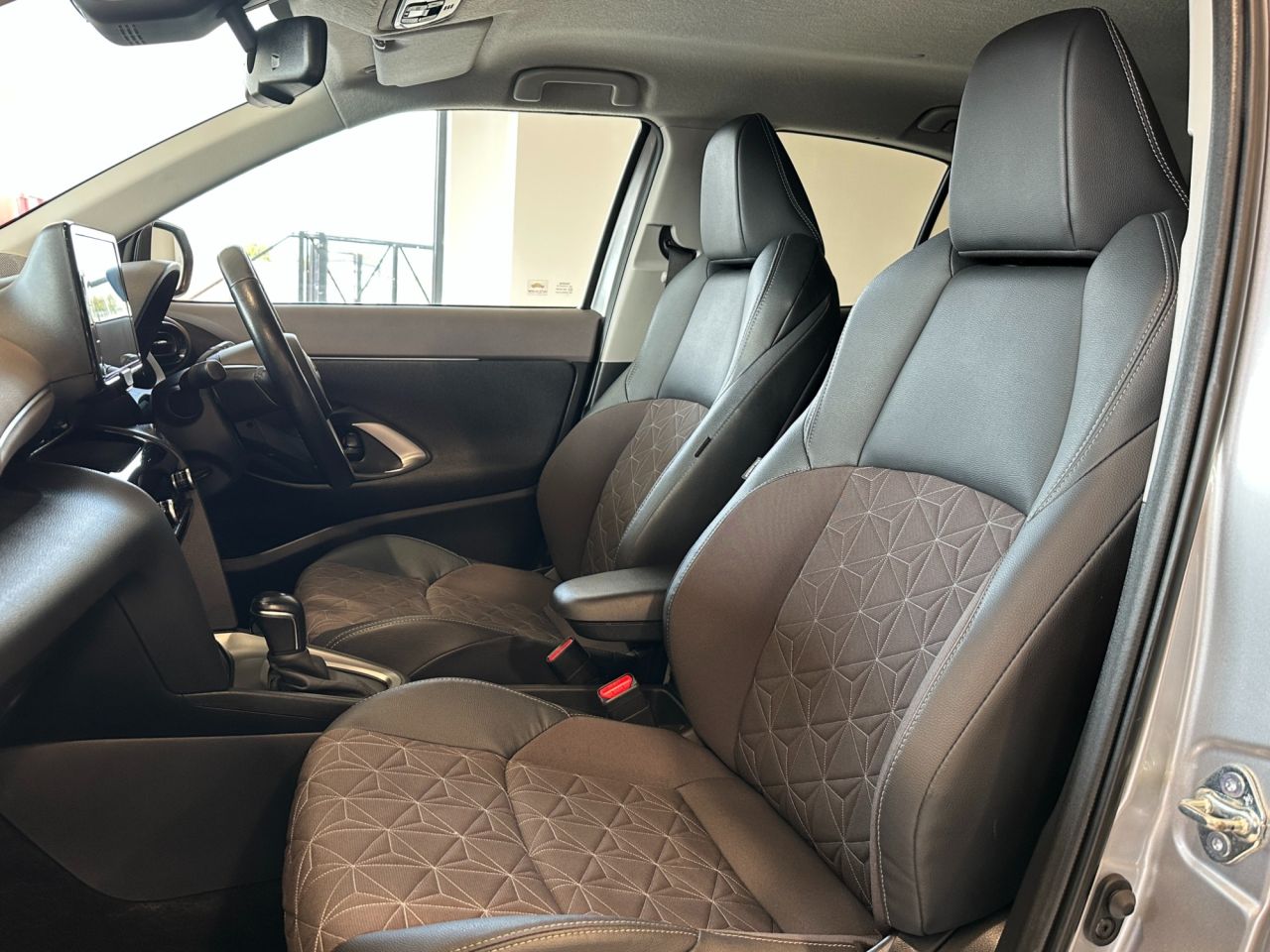 2023 TOYOTA YARIS CROSS 1.5 VVT-h Excel SUV 5dr Petrol Hybrid E-CVT Euro 6 (s/s) (116 ps) - vehicle photo 17 for sale on PureCar