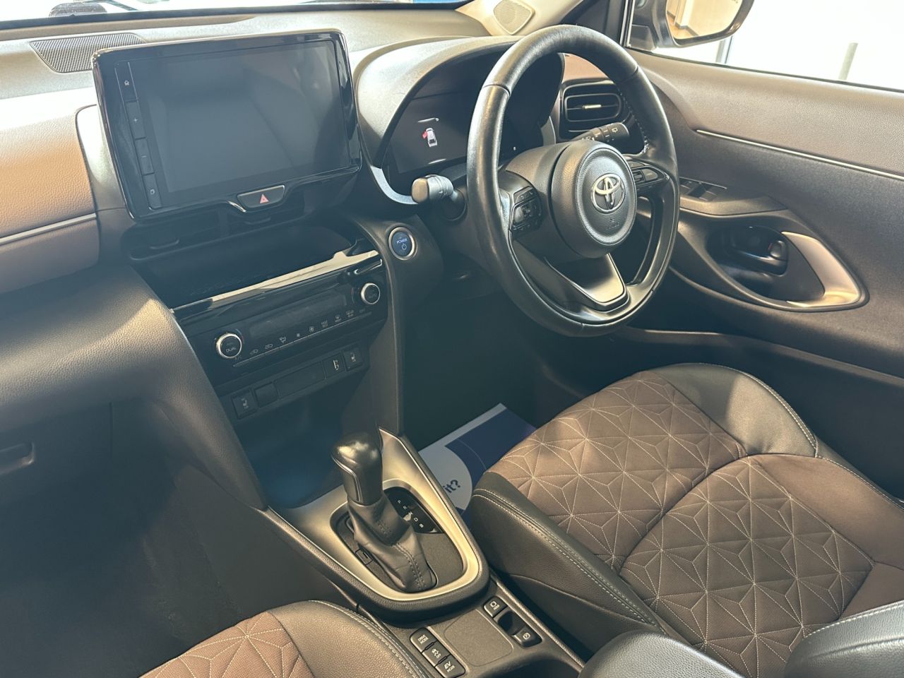 2023 TOYOTA YARIS CROSS 1.5 VVT-h Excel SUV 5dr Petrol Hybrid E-CVT Euro 6 (s/s) (116 ps) - vehicle photo 18 for sale on PureCar