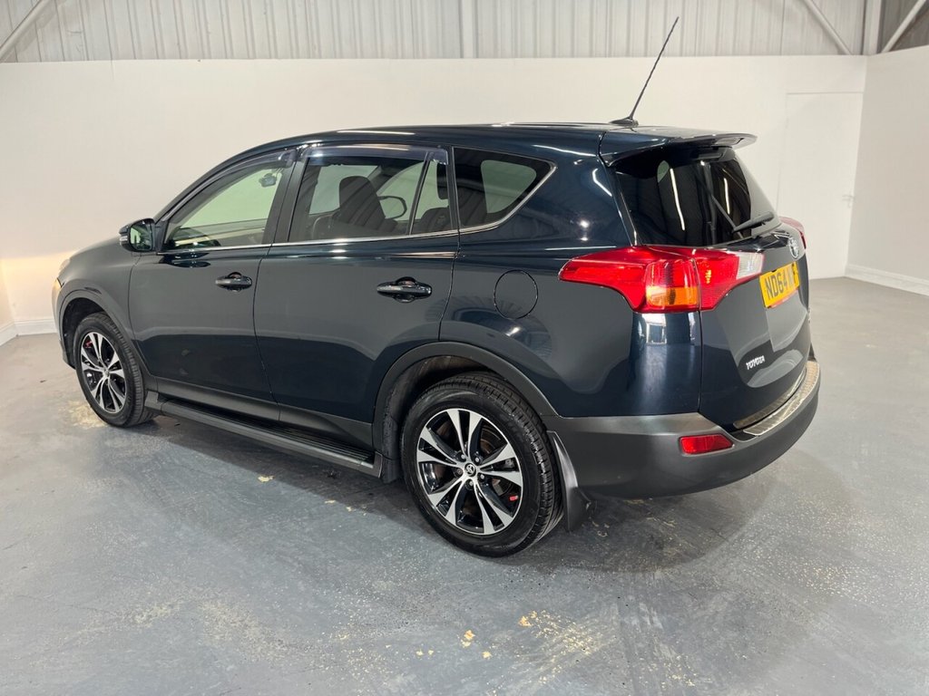 2015 Toyota RAV4 — image 6