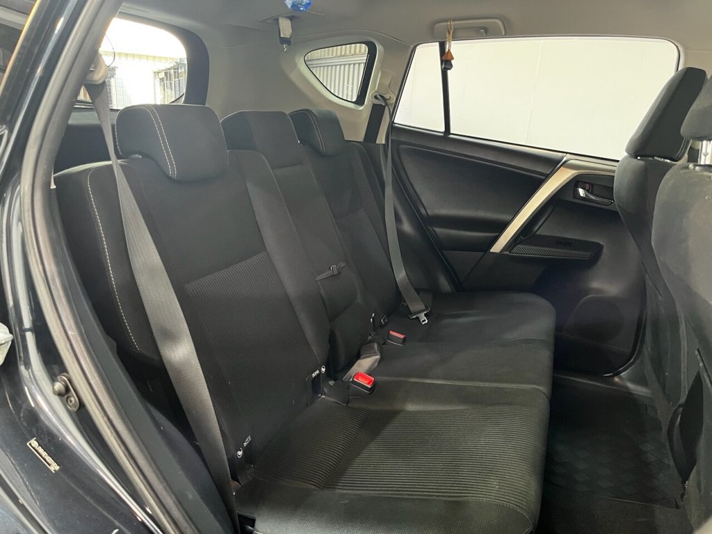 2015 Toyota RAV4 — image 7