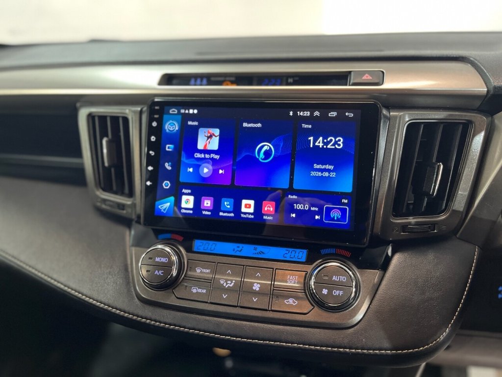 2015 Toyota RAV4 — image 8