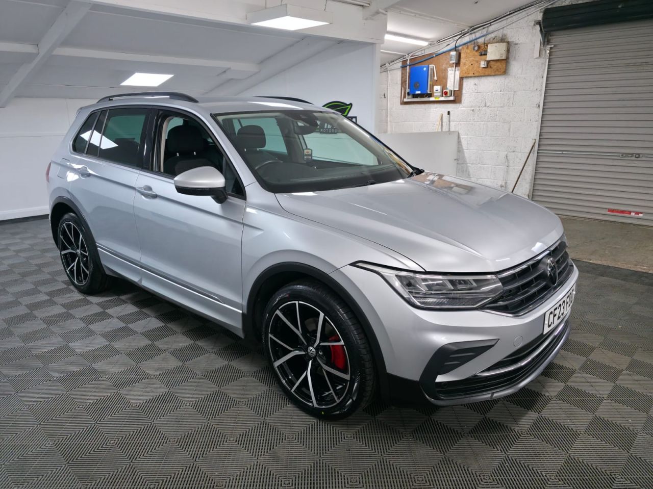 2023 VOLKSWAGEN TIGUAN 1.5 TSI Life SUV 5dr Petrol DSG Euro 6 (s/s) (150 ps) 1 Owner from new ! - vehicle photo 8 for sale on PureCar
