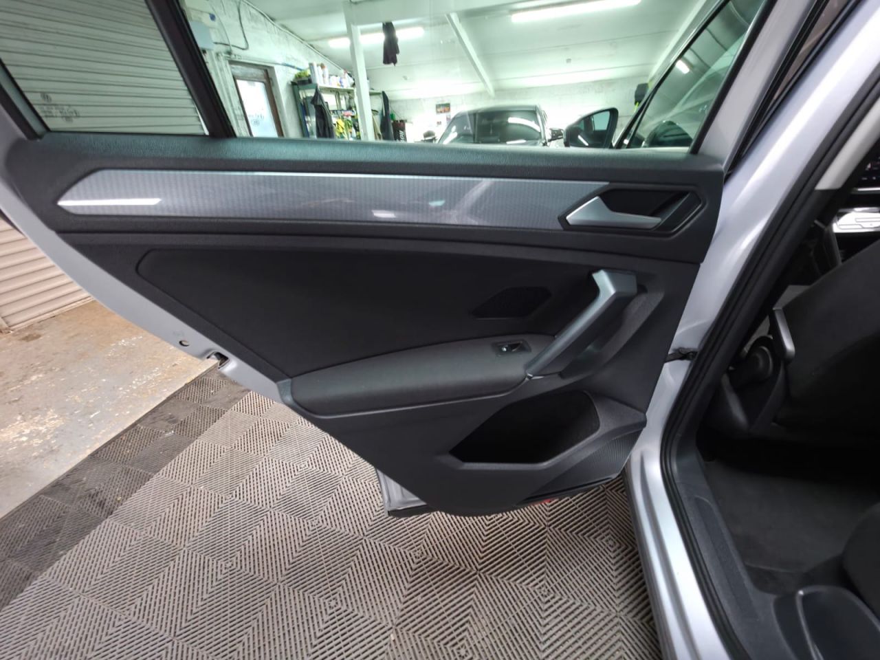 2023 VOLKSWAGEN TIGUAN 1.5 TSI Life SUV 5dr Petrol DSG Euro 6 (s/s) (150 ps) 1 Owner from new ! - vehicle photo 15 for sale on PureCar