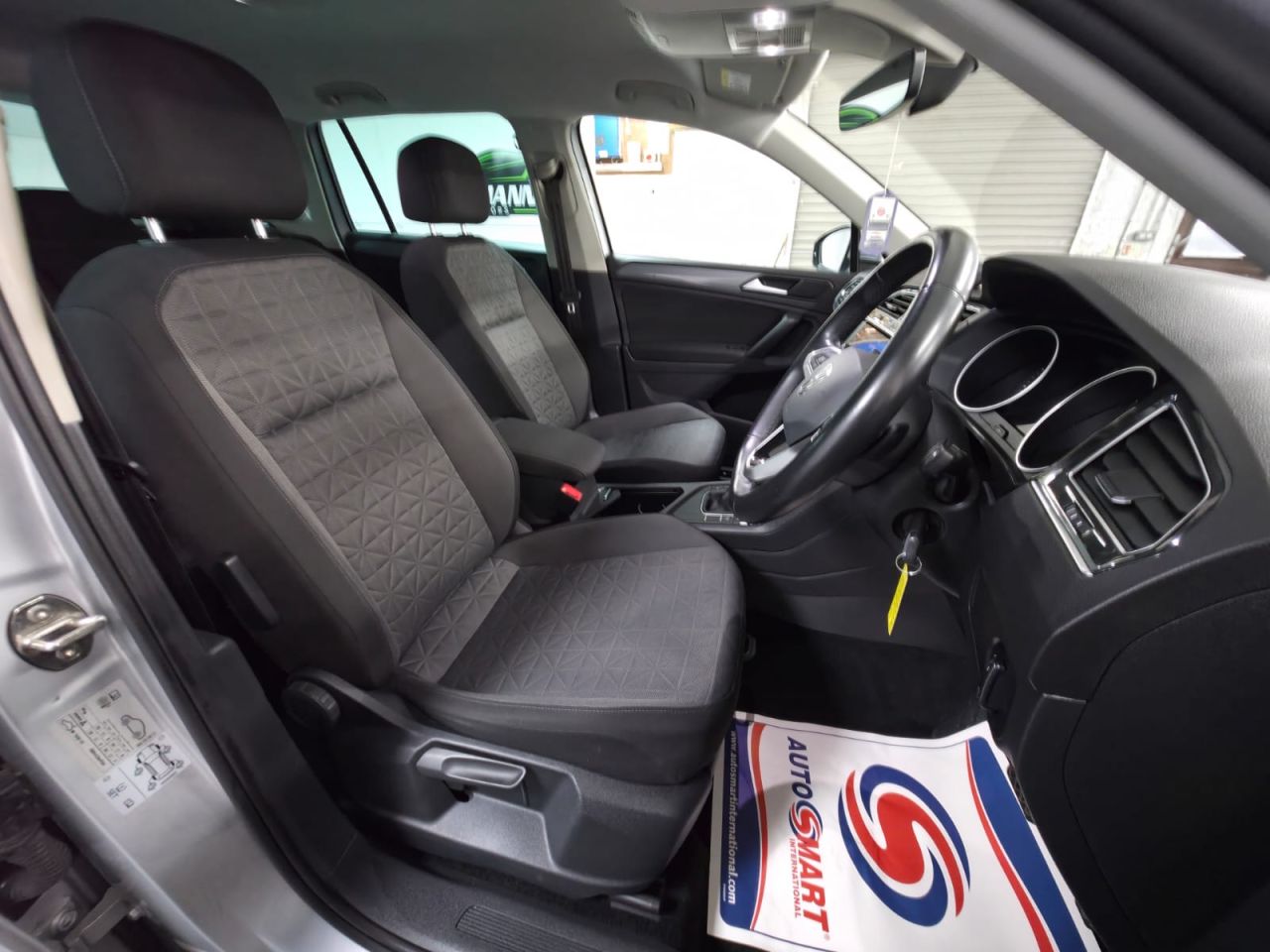 2023 VOLKSWAGEN TIGUAN 1.5 TSI Life SUV 5dr Petrol DSG Euro 6 (s/s) (150 ps) 1 Owner from new ! - vehicle photo 19 for sale on PureCar