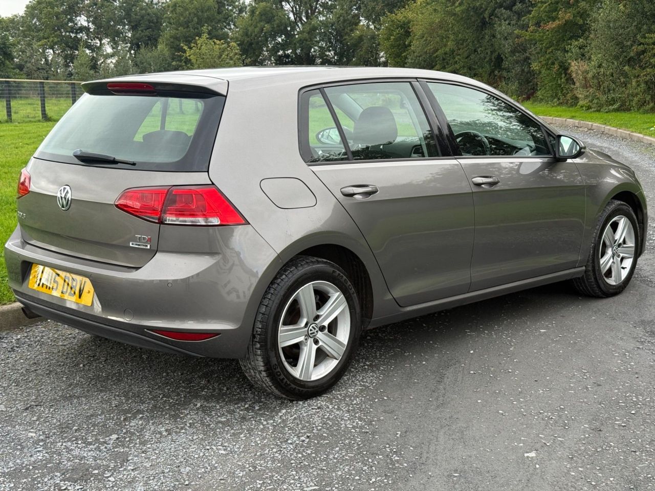 2015 VOLKSWAGEN GOLF 1.6 TDI BlueMotion Tech Match Hatchback 5dr Diesel Manual Euro 5 (s/s) (105 - vehicle photo 5 for sale on PureCar
