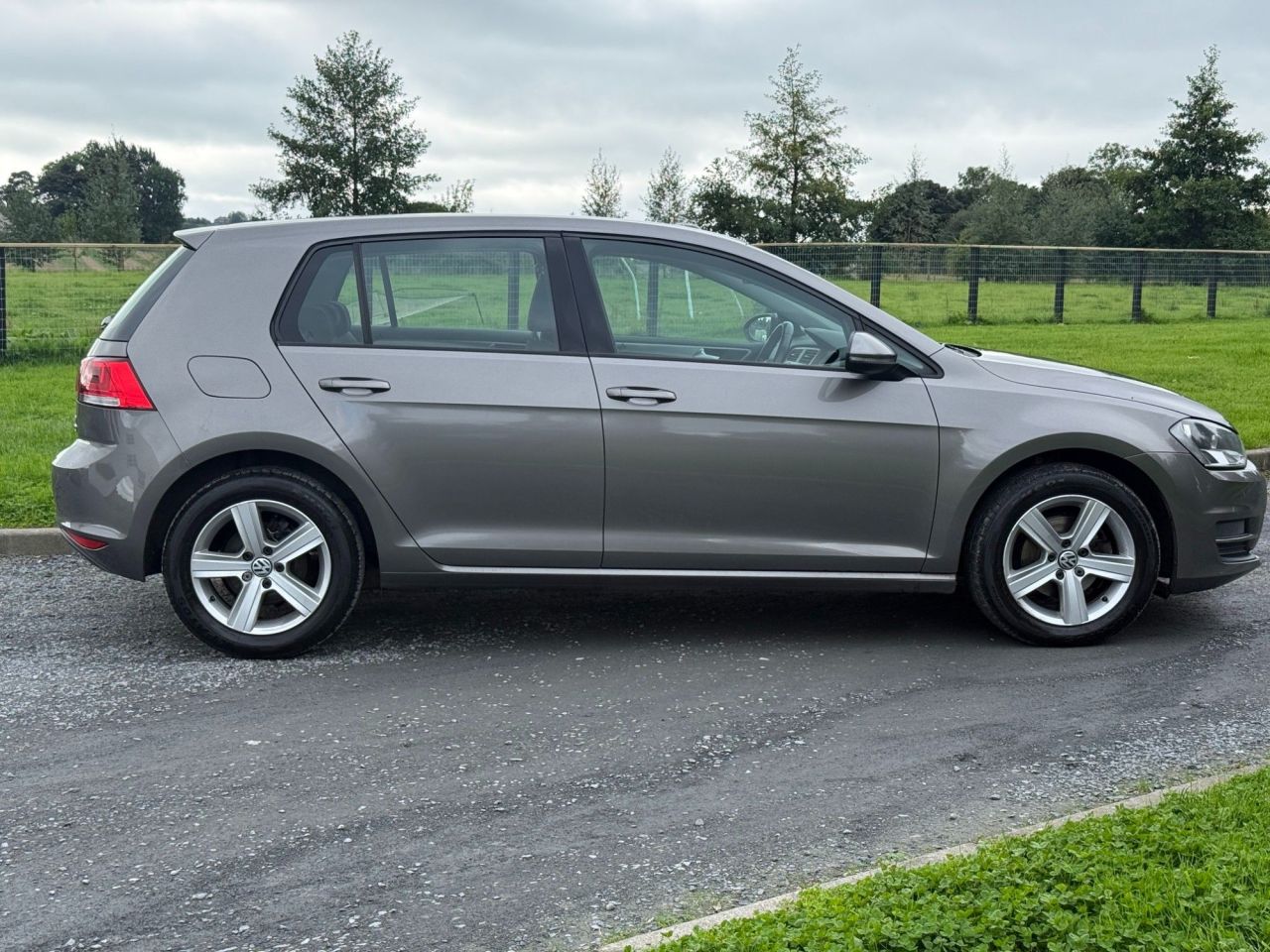 2015 VOLKSWAGEN GOLF 1.6 TDI BlueMotion Tech Match Hatchback 5dr Diesel Manual Euro 5 (s/s) (105 - vehicle photo 10 for sale on PureCar