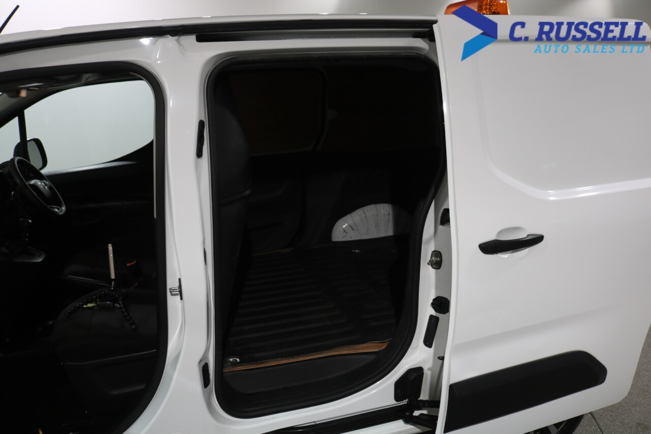 2022 TOYOTA PROACE CITY 1.5 BlueHDi Active Short Panel Van 5dr Diesel Manual SWB Euro 6 (s/s) (100 - vehicle photo 22 for sale on PureCar