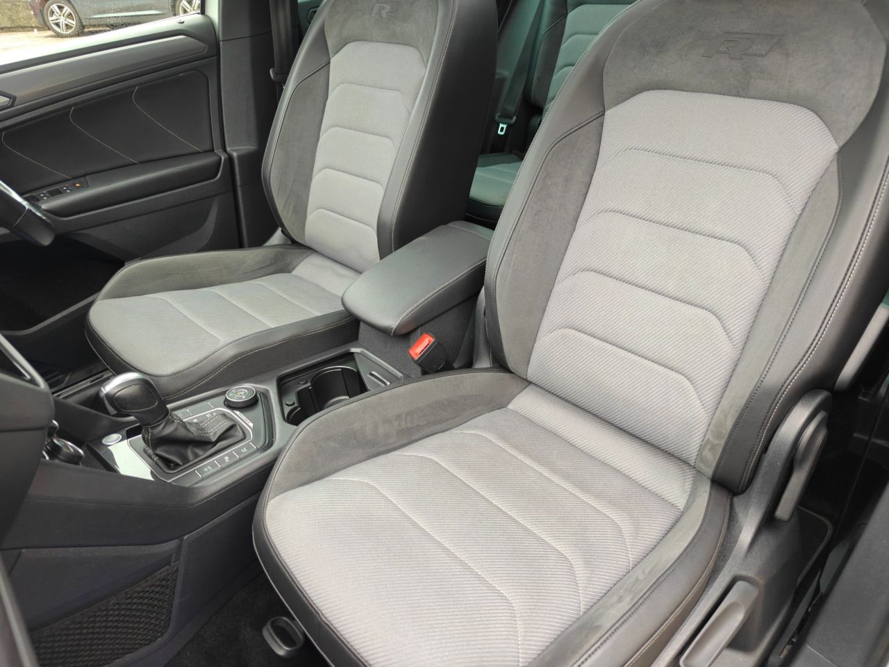 2020 VOLKSWAGEN TIGUAN 2.0 TDI R-Line Tech SUV 5dr Diesel DSG 4Motion Euro 6 (s/s) (150 ps) - vehicle photo 13 for sale on PureCar