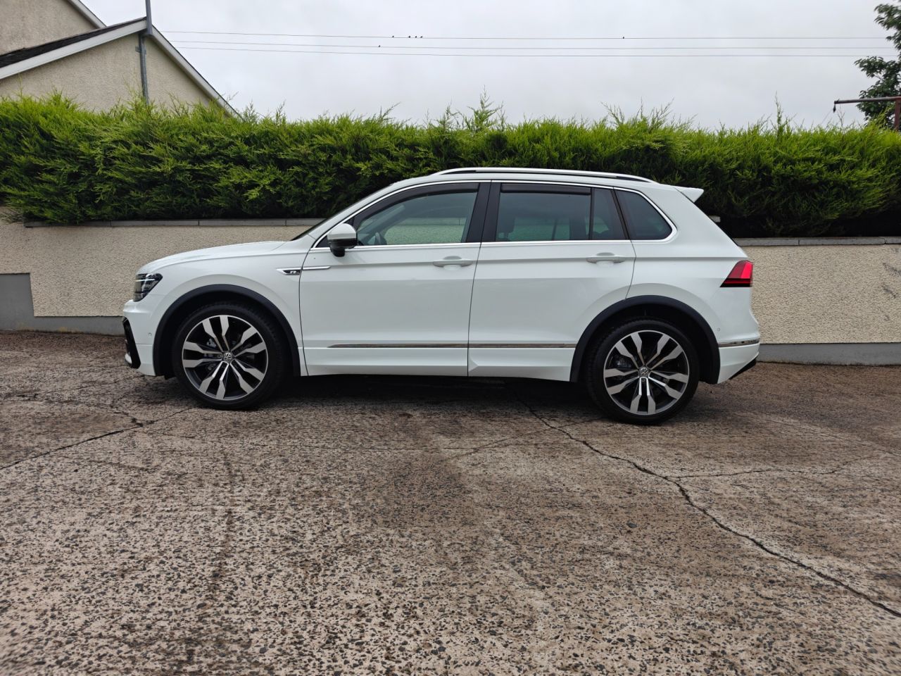 2020 VOLKSWAGEN TIGUAN 2.0 TDI R-Line Tech SUV 5dr Diesel DSG 4Motion Euro 6 (s/s) (150 ps) - vehicle photo 4 for sale on PureCar