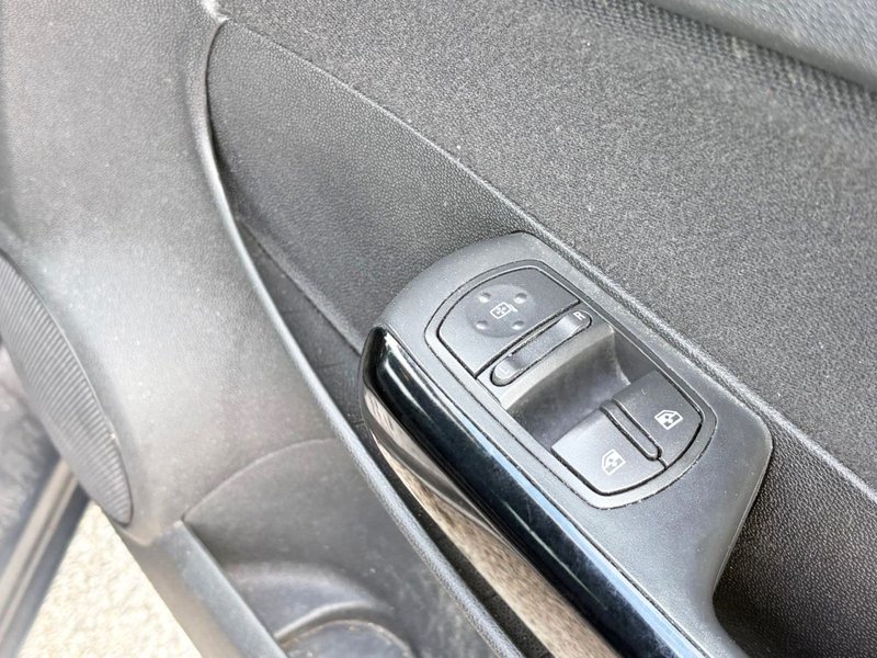 2014 Vauxhall Corsa in grey — photo 14 of 16