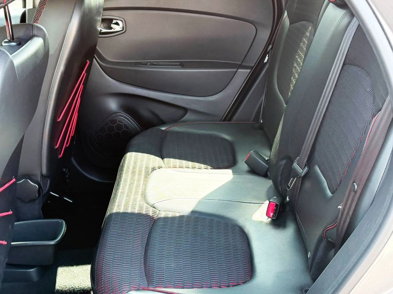 2015 Renault Captur in grey — photo 16 of 19