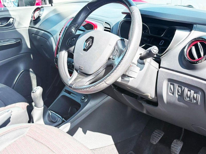2015 Renault Captur in grey — photo 14 of 19