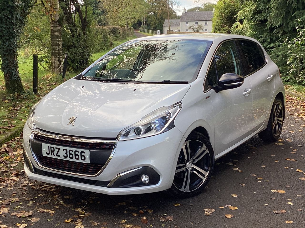 PEUGEOT 208 2015