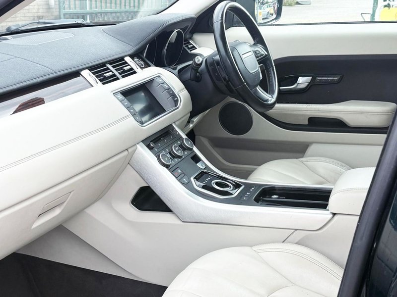 2014 Land Rover Range Rover Evoque in green — photo 13 of 21
