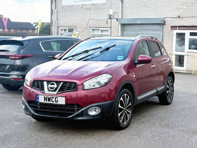 2011 Nissan Qashqai in red — photo 3 of 16