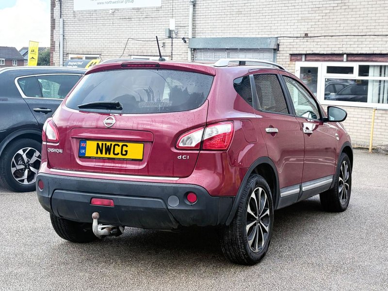 2011 Nissan Qashqai in red — photo 6 of 16