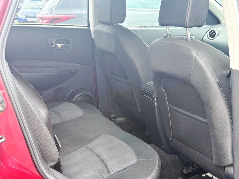 2011 Nissan Qashqai in red — photo 15 of 16