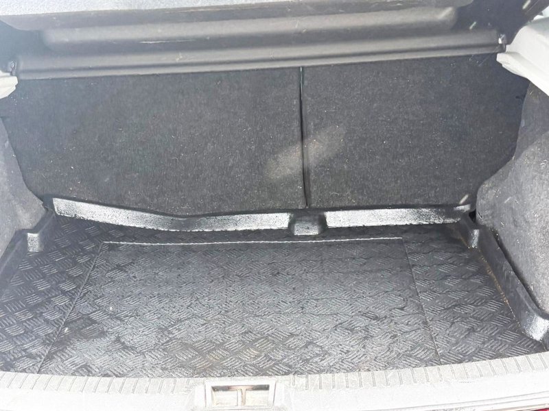2011 Nissan Qashqai in red — photo 16 of 16