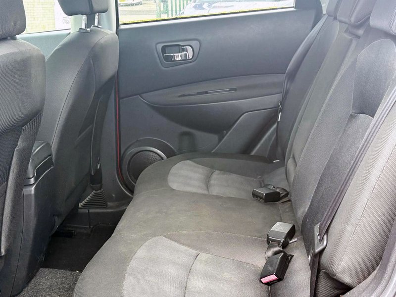 2011 Nissan Qashqai in red — photo 14 of 16