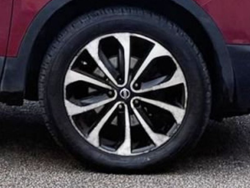 2011 Nissan Qashqai in red — photo 7 of 17