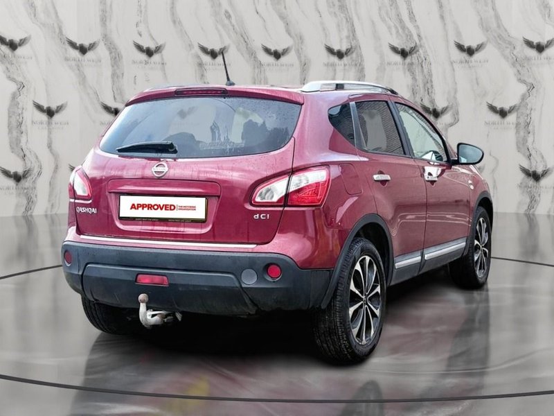 2011 Nissan Qashqai in red — photo 6 of 17