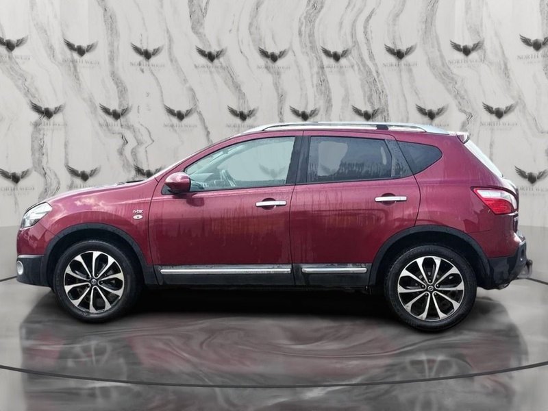 2011 Nissan Qashqai in red — photo 8 of 17
