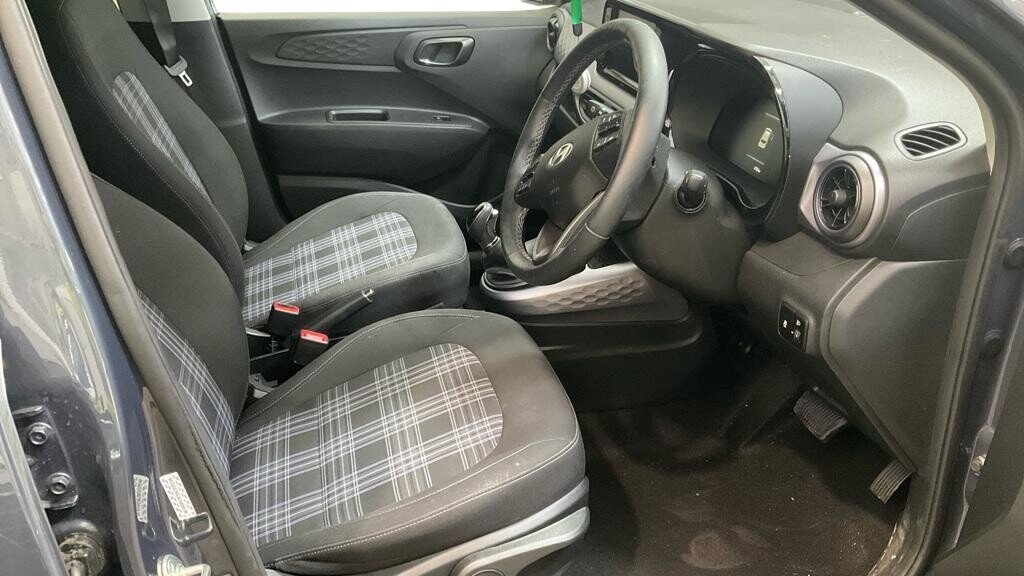 2023 Hyundai i10 — image 8